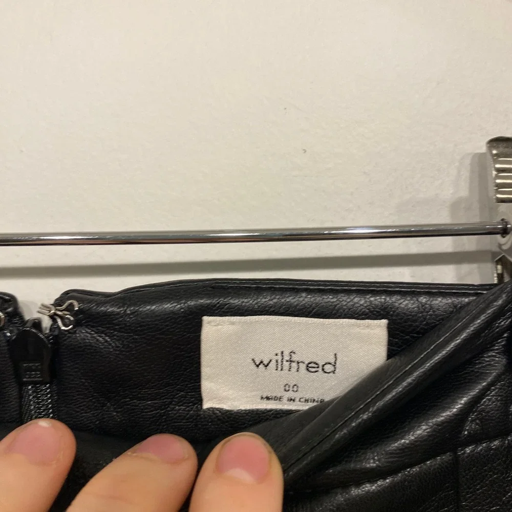 Aritzia Wilfred Patio Mini Skirt Black Faux‎ Leather Side Slit A-Line Size 00